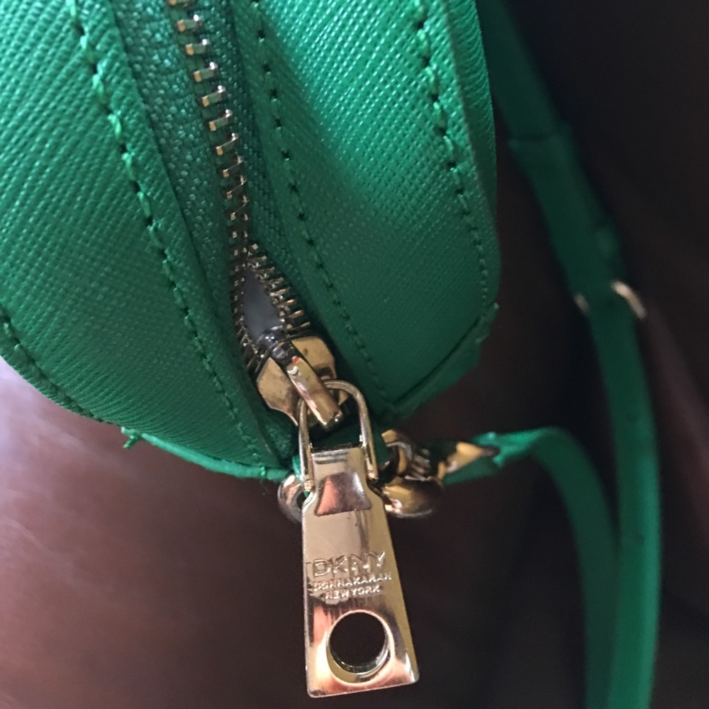 DKNY saffiano leather mini crossbody camera bag emerald green - Picture 5 of 7